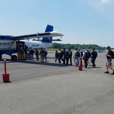 Skydive-Orange-Twin-Otter-Loading