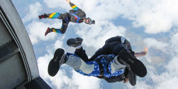 camera flyer captures skydiving video