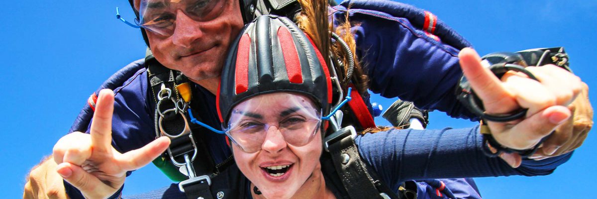 Happy skydivers without anxiety at skydive orange